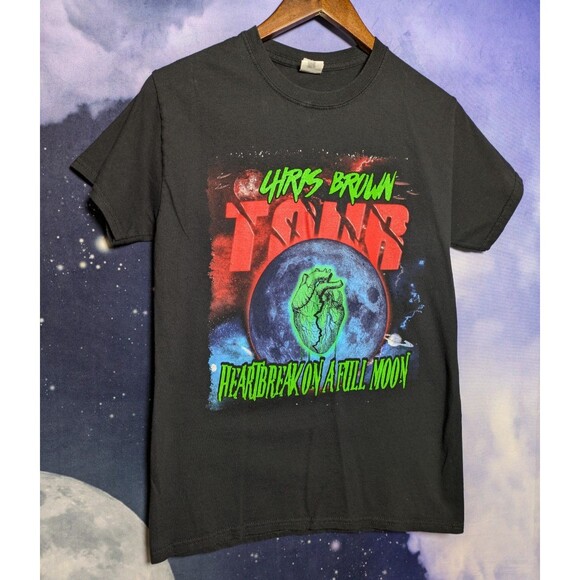 Chris Brown Heartbreak on a Full Moon Tour 2018 Tee Size Small Black Graphic Tee - Picture 2 of 7